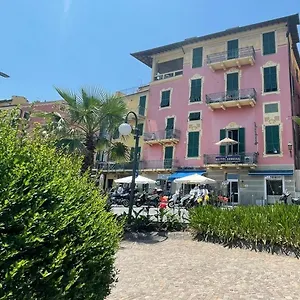 Serena Hotel